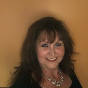 Meet your Posher, Leslie